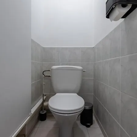Apartman Hellemmes - Studio With Parking ! *